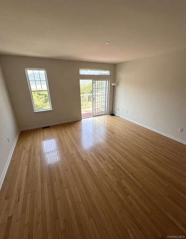 Building Photo - 213 Riverview Dr