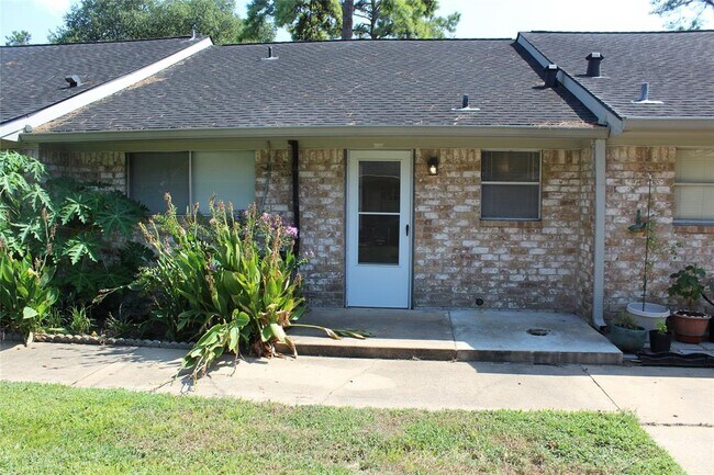 Building Photo - 1016 W Tri Oaks Ln