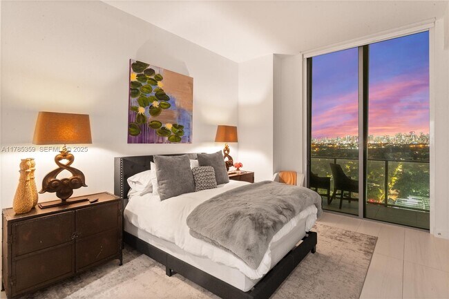 Building Photo - 2678 Tigertail Ave