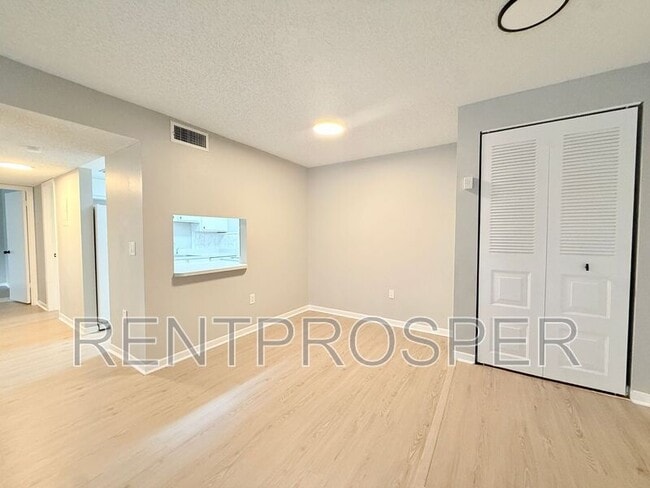 Building Photo - 3290 S Semoran Blvd