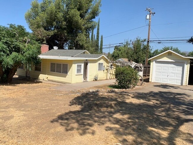 Building Photo - Quaint Yucaipa Home on Large Lot