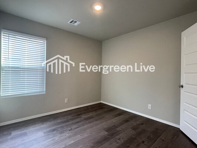 Building Photo - 1010 W Lawton Rd