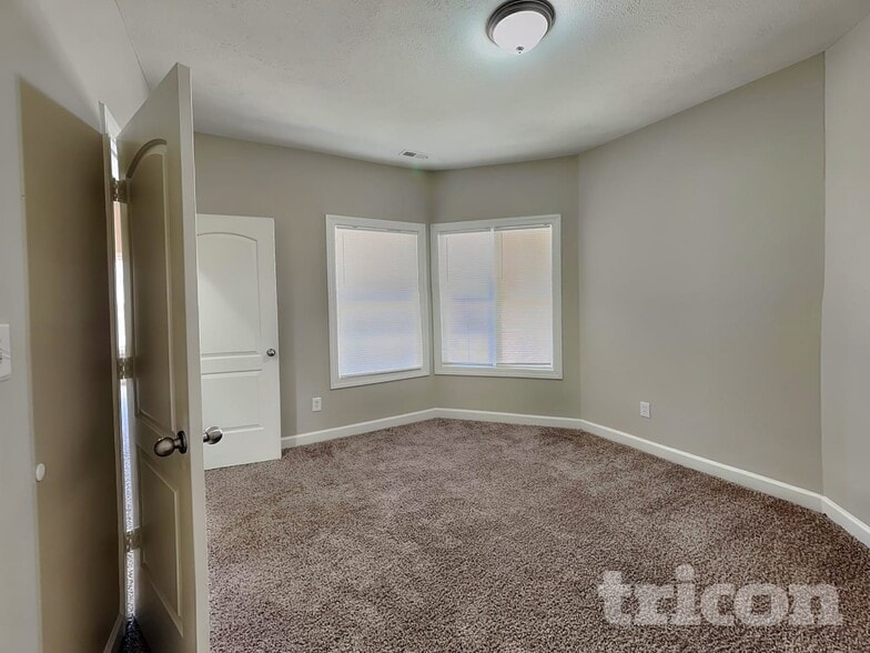 Building Photo - 5325 Montavia Ln