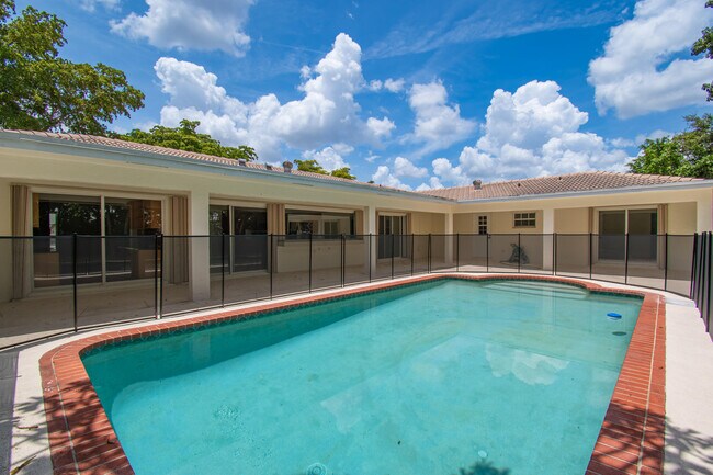 Building Photo - 6749 S Grande Dr