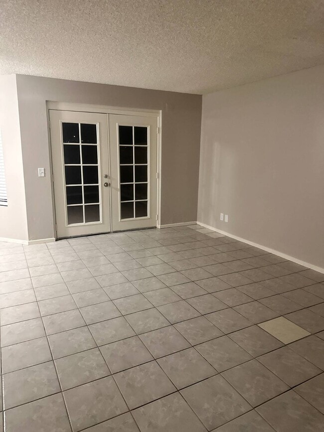 Building Photo - 126 Elegante Way