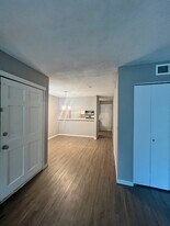 Building Photo - 825 Red Bird Ln