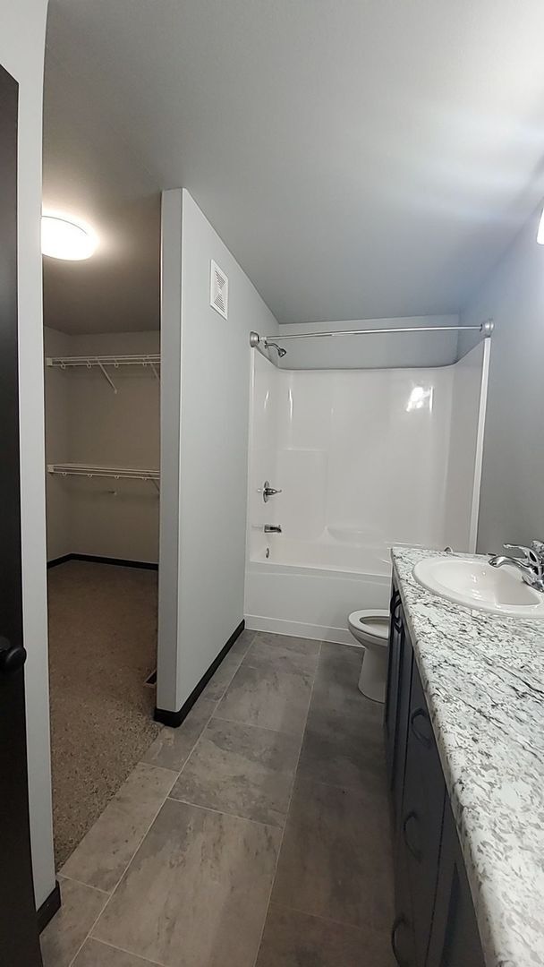 Building Photo - 6040 Kodiak Ln