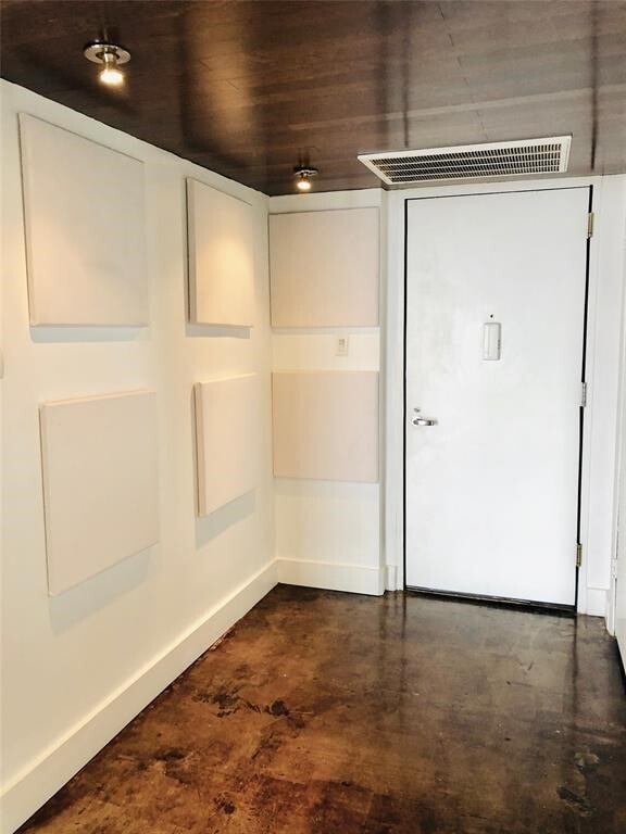 Building Photo - 2016 Main St