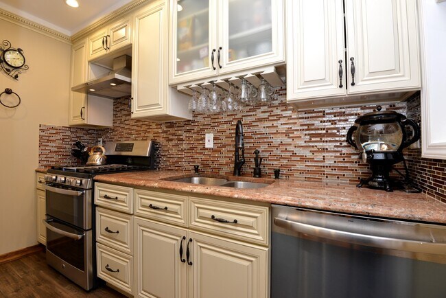 Building Photo - 174-06 Jewel Ave