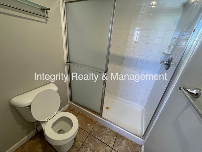 Building Photo - 9106 W Phillips Dr