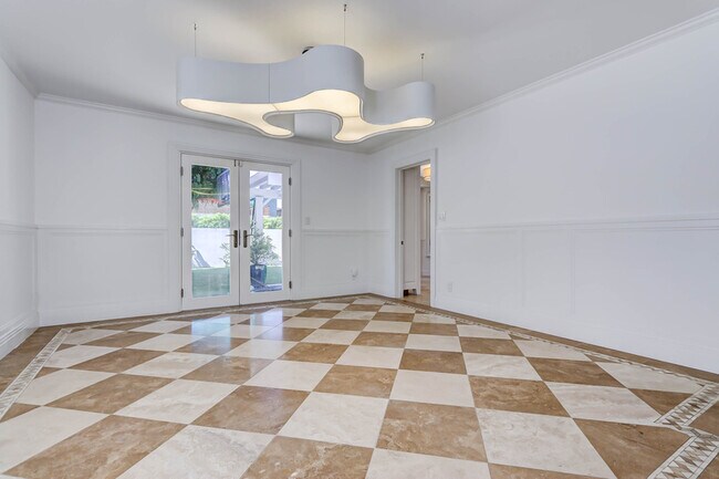 Building Photo - 947 10th St