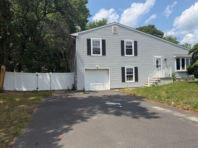 Building Photo - Renovated 3BR Split-Level on a Spacious Corner Lot with Garage in Toms River