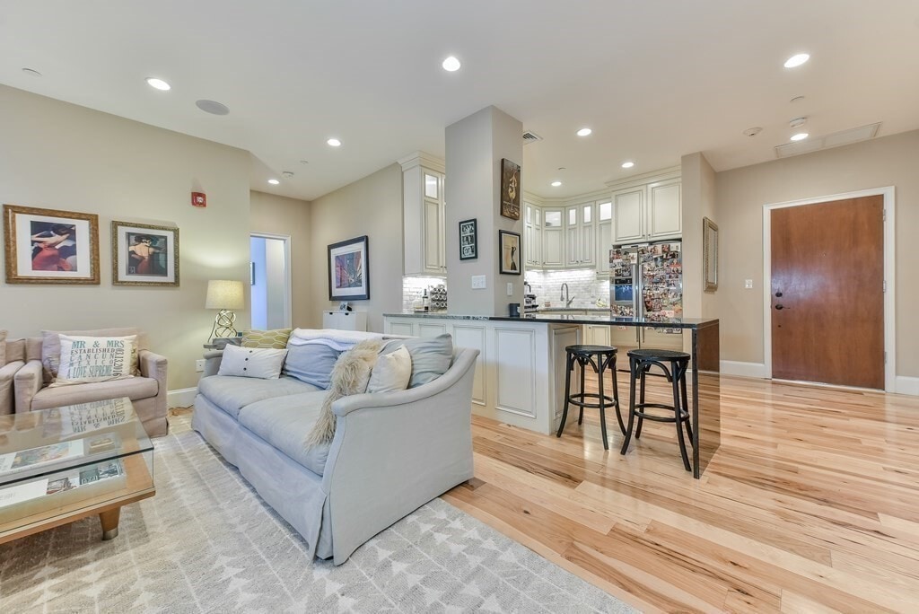 Building Photo - 9 Appleton St