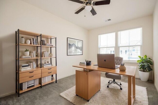 Building Photo - 3 bed / 2.5 bath ~ Foxbank Plantation