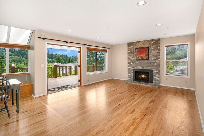 Building Photo - 4bd/2.5ba Newcastle Home