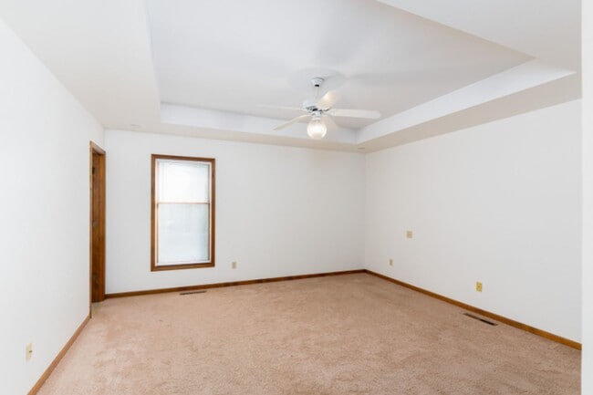 Building Photo - Fantastic Location! Close to MKT & Twin Lakes! 3BR/2.5BA/2000sqft., 2-Car Garage, Large Fenced Ya...