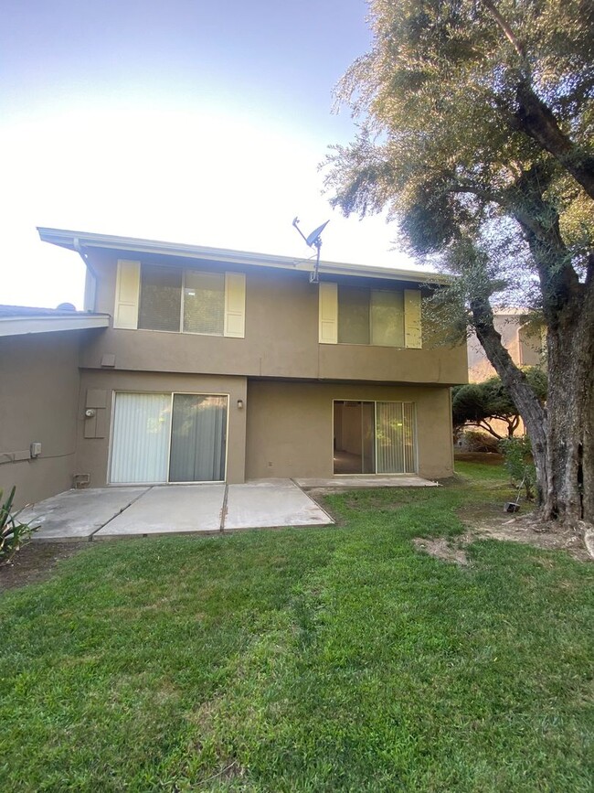 Building Photo - North San Bernardino Townhouse in Gated Co...