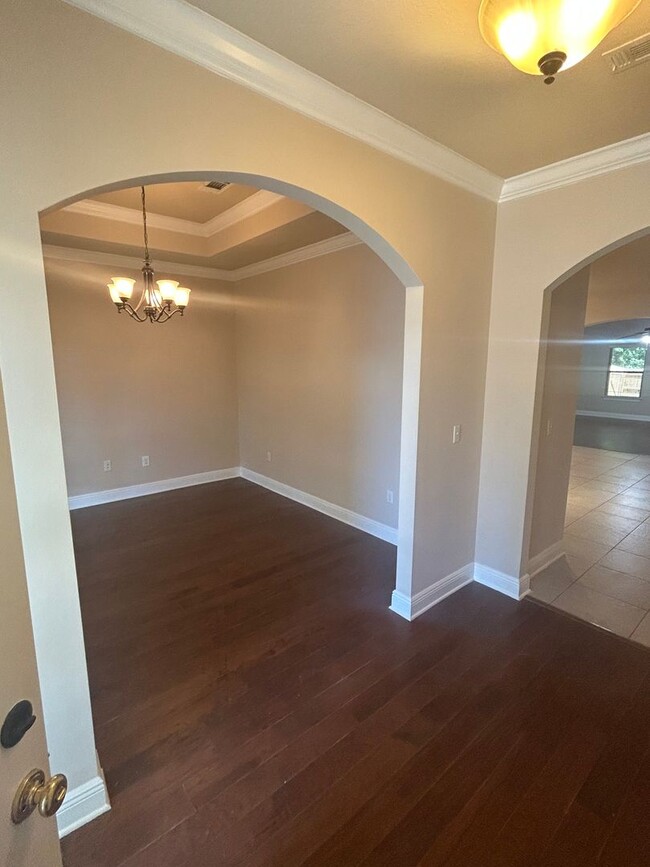 Building Photo - 3 Bedroom / 2 Bathroom Home on Corner Lot ...