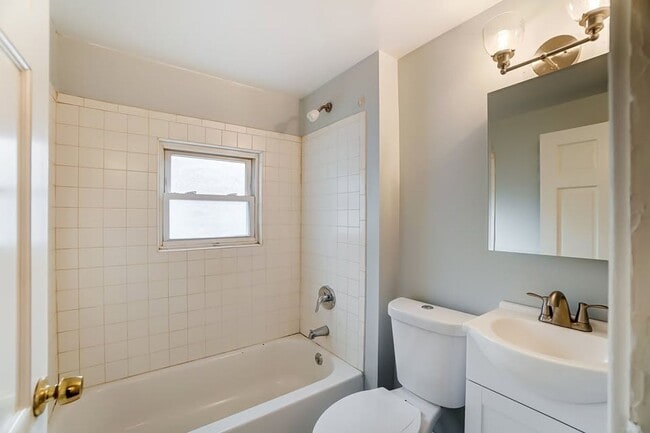 Building Photo - Great 2 Bedroom in Madisonville!