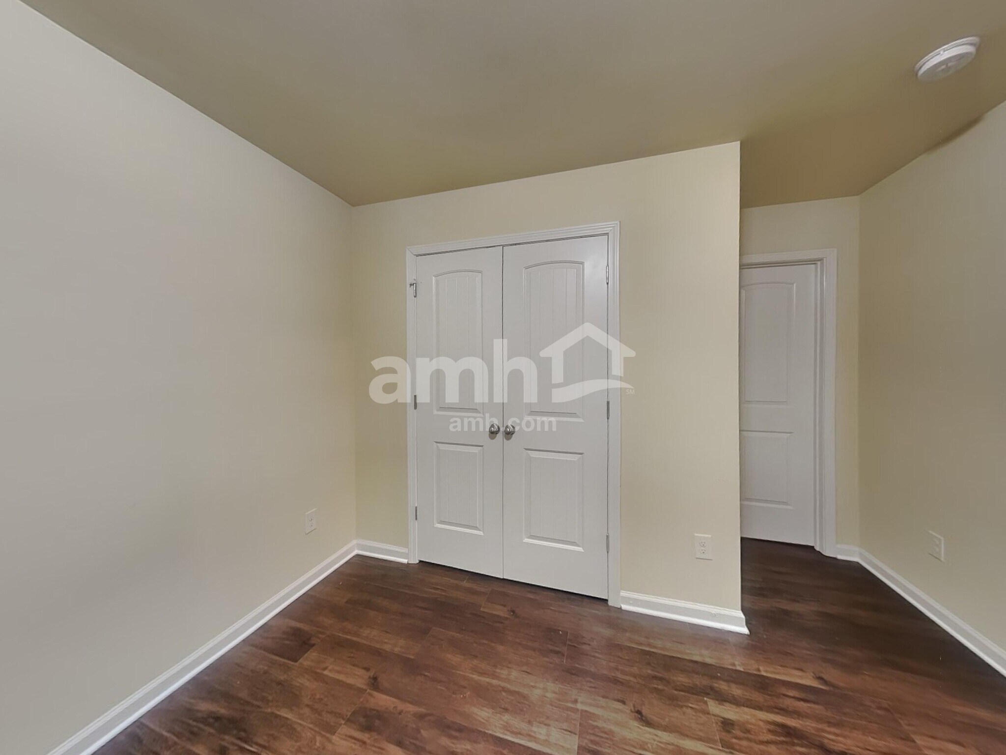 Building Photo - 985 Donington Cir SE