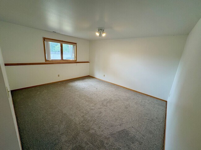 Building Photo - 2905 High Park Dr