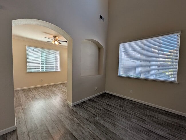 Building Photo - Well-Appointed Fairfield 3/2.5 Home with E...