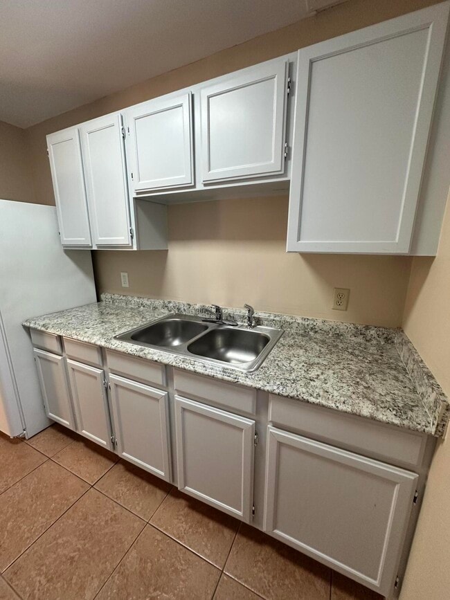 Building Photo - 954 Louisiana Ave