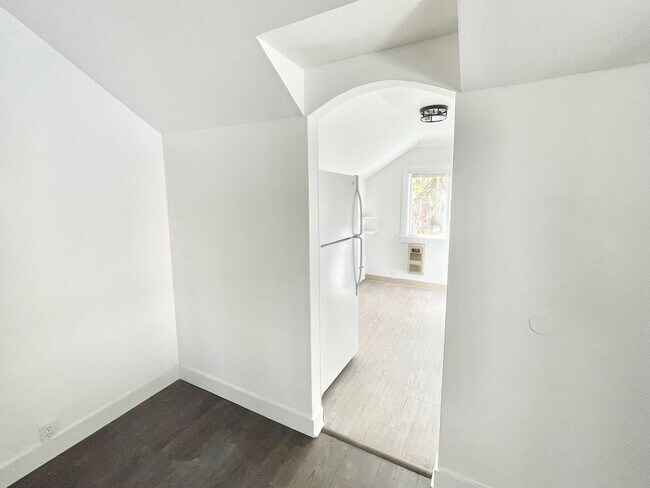 Building Photo - Gorgeous Remodeled 2 Bed, 1 Bath on South Hill!