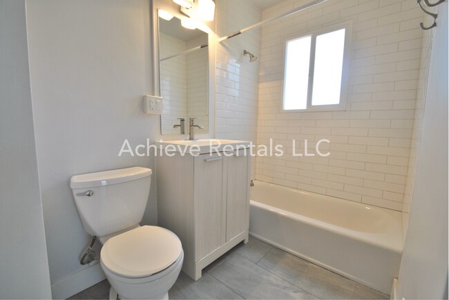 Building Photo - 1358 E 900 N