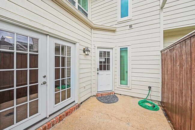 Building Photo - 5913 Woodway Place Ct