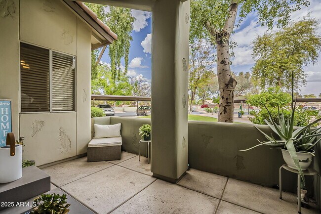 Building Photo - 1825 W Ray Rd