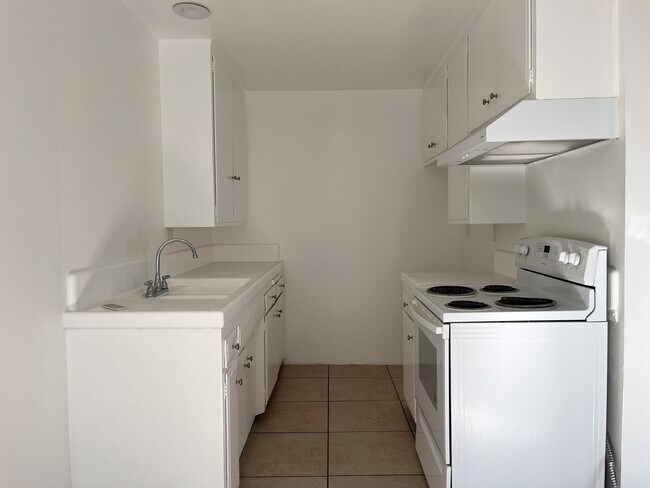 Floorplan - 833 Fedora St