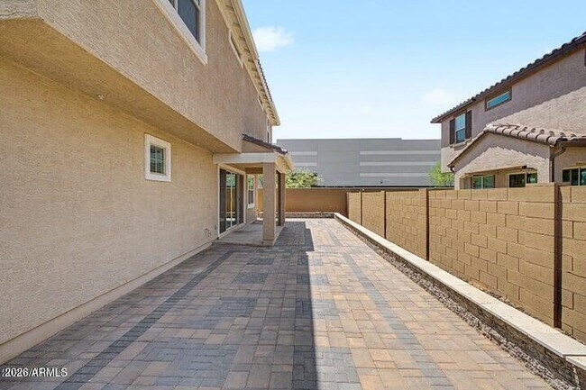 Building Photo - 670 S Owl Dr