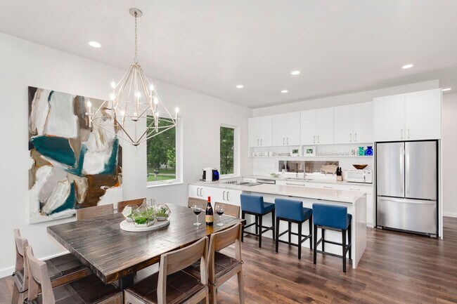 Building Photo - 506 SE Tourmaline Mews