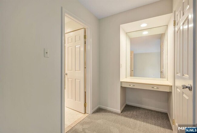 Building Photo - 43 Forsgate Ct
