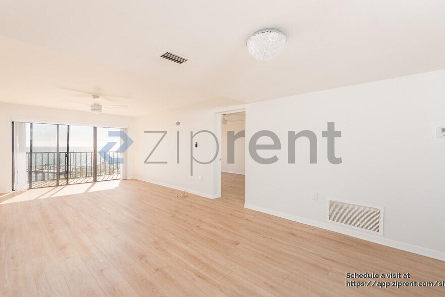 Building Photo - 7500 Sunshine Skyway Ln S