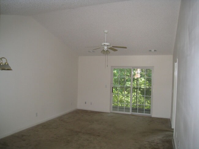 Building Photo - Cozy Condo