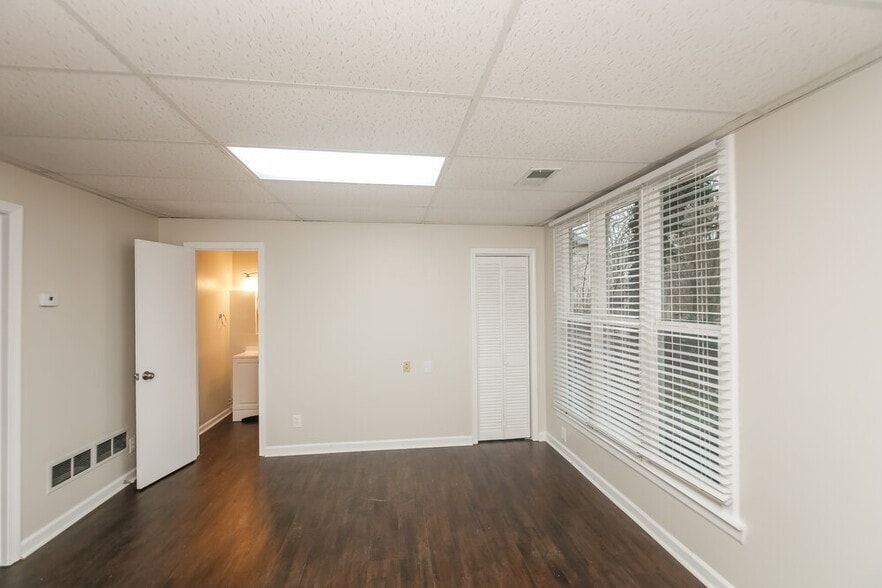 Building Photo - 2624 Loring Rd NW