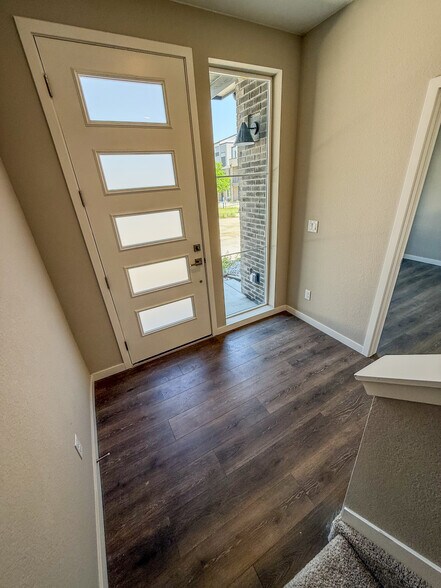 Entry Way - 1736 Peak Loop