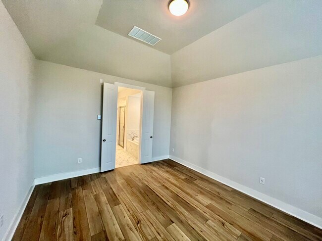 Building Photo - 18426 Palmetto Vw Dr