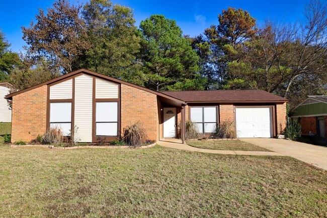 Building Photo - 232 Pinewood Dr