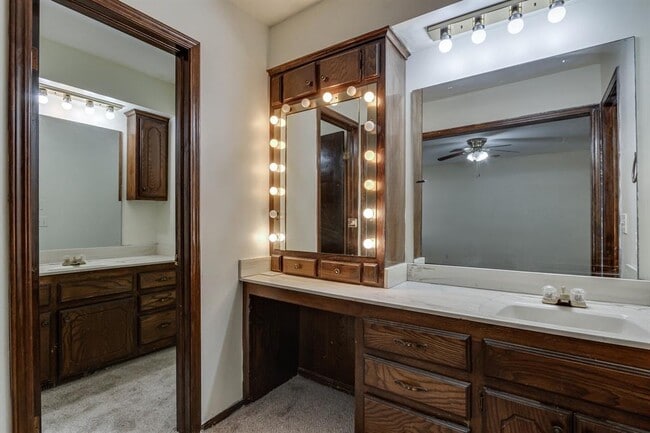 Building Photo - 2013 Tanglewood Dr