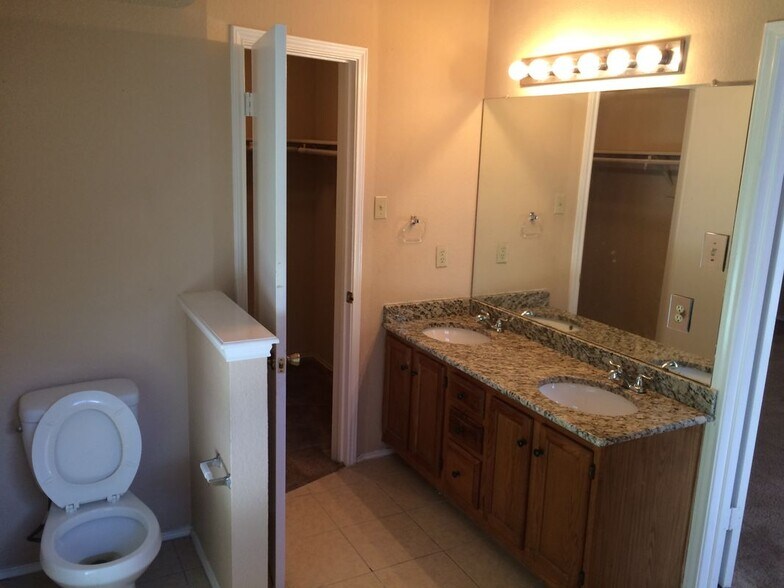 Building Photo - 13941 Maricella Ln