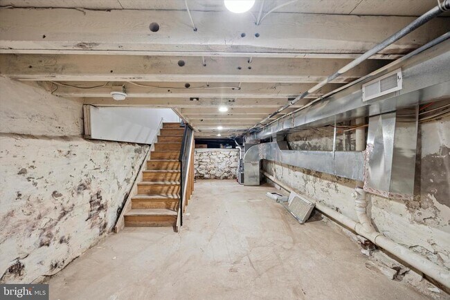 Building Photo - 548 E Hewson St
