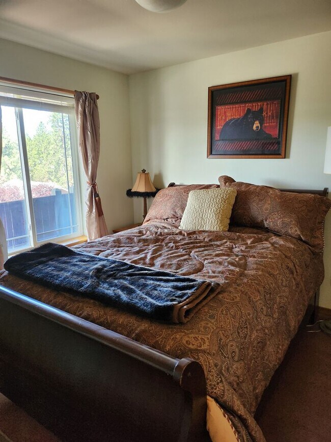 Building Photo - 2564 NW Monterey Pines Dr