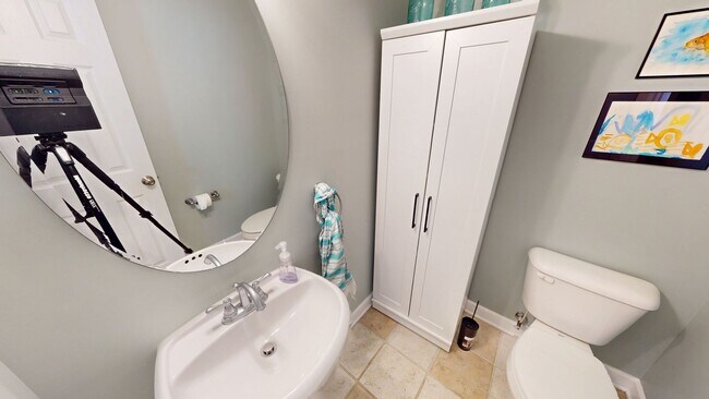 Building Photo - 5 Bedrooms with Golf Course Views in Carol...