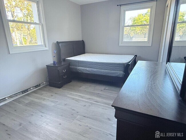 Building Photo - 19 Lahiere Ave