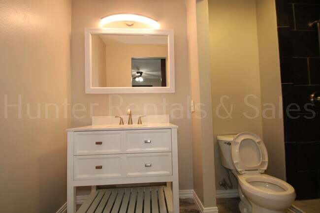 Building Photo - Stylish Killeen Retreat on Mountain View Drive