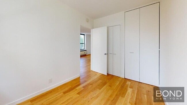 Building Photo - 247 W 87th St