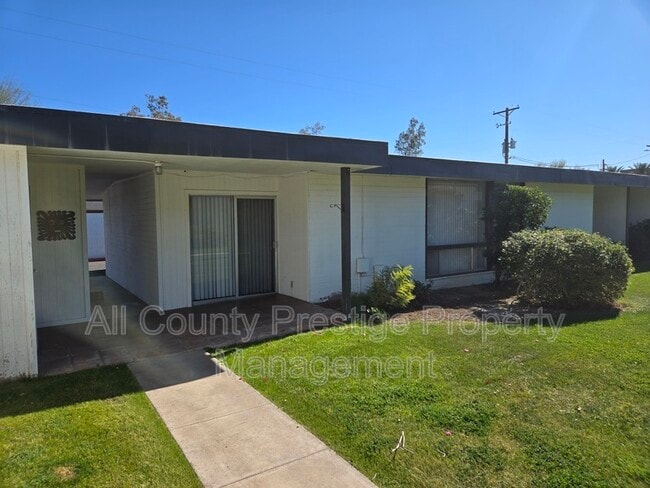 Building Photo - 3308 E Camelback Rd